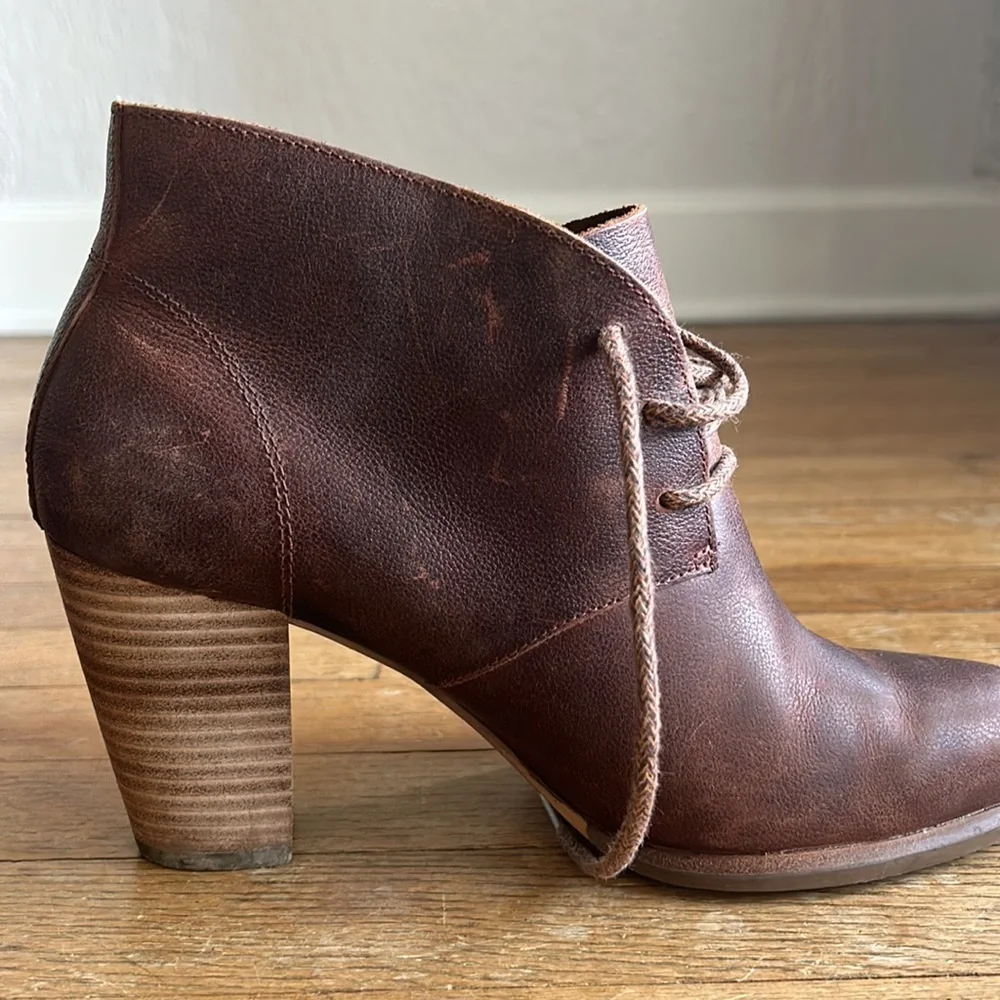 UGG Australia Chestnut Mackie Smooth Leather Boot women's size 9 - Picture 6 of 9